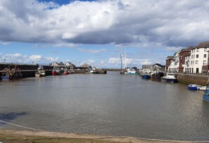 คอทเทจ | ที่จอดเรือ