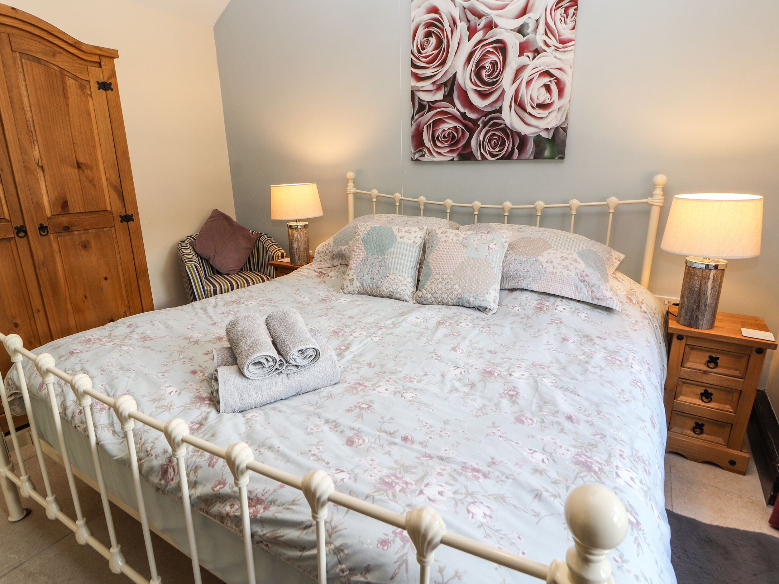 2 habitaciones, decoración personalizada y muebles diferentes 