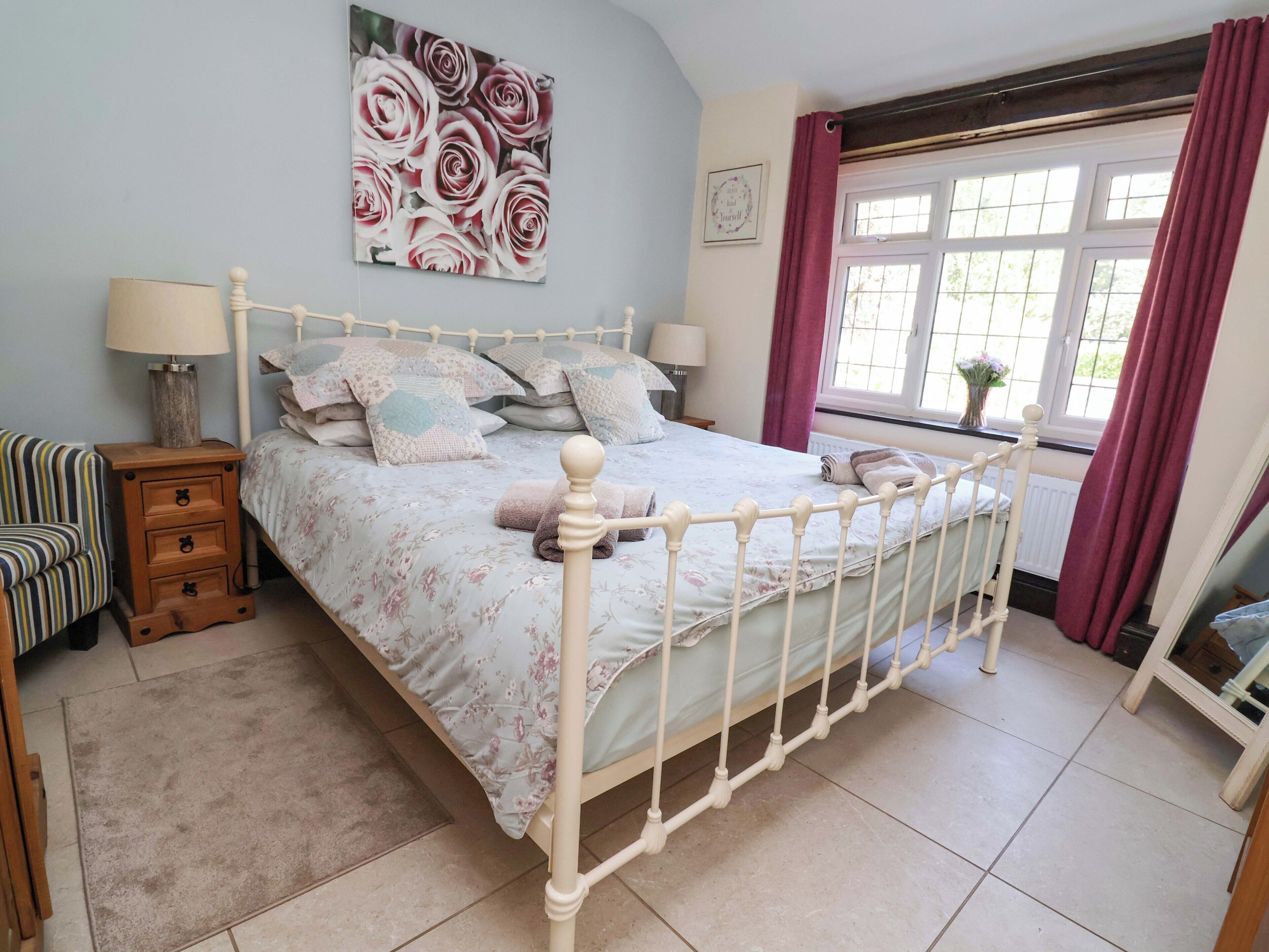2 habitaciones, decoración personalizada y muebles diferentes 