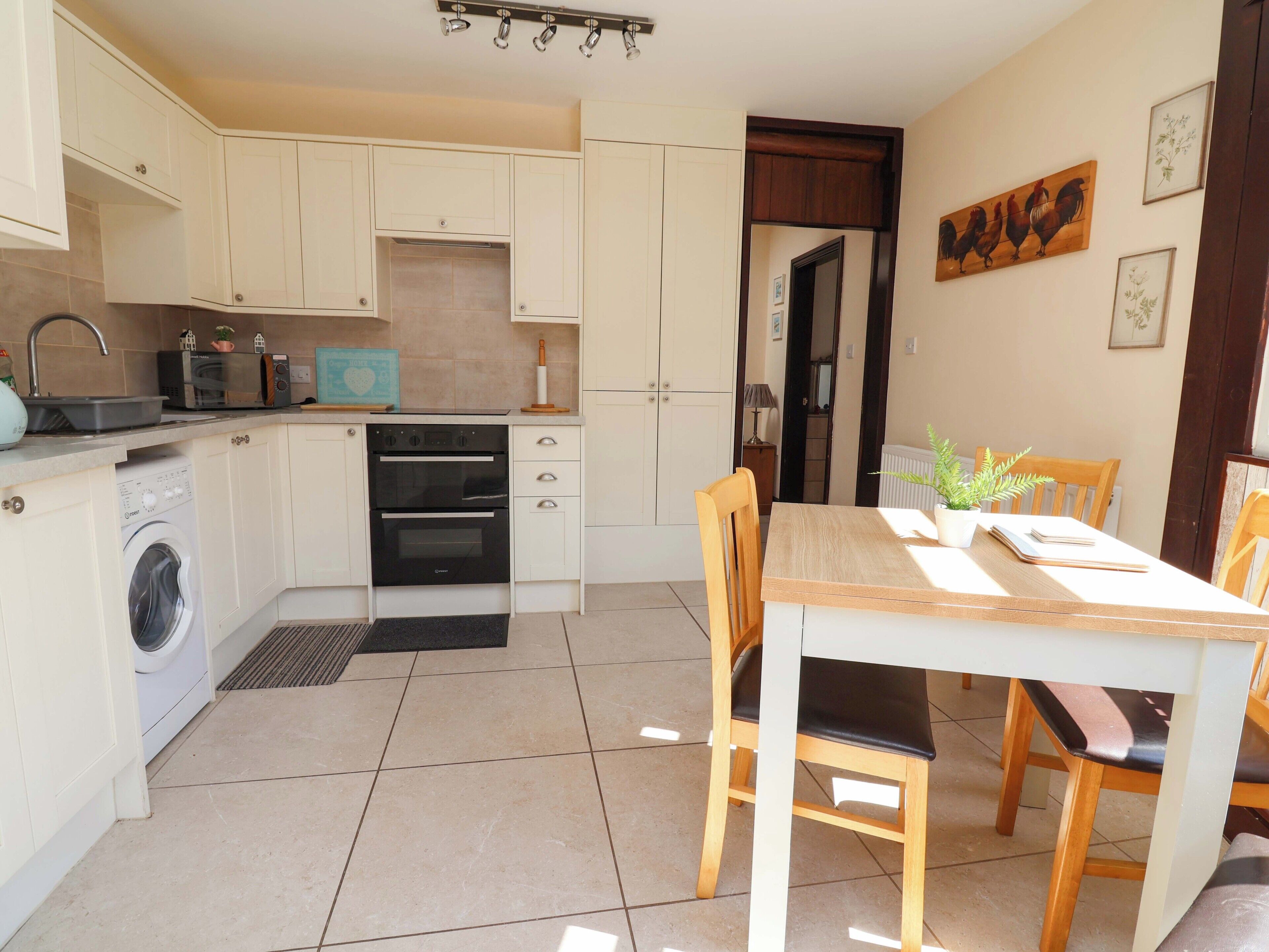 Cottage | Dining