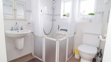 Cottage | Badkamer | Een douche