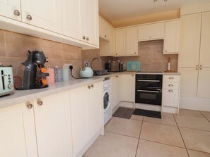 Cottage | Private kitchen | High chair, cookware/dishes/utensils - Ty Cerrig (Rhyl)