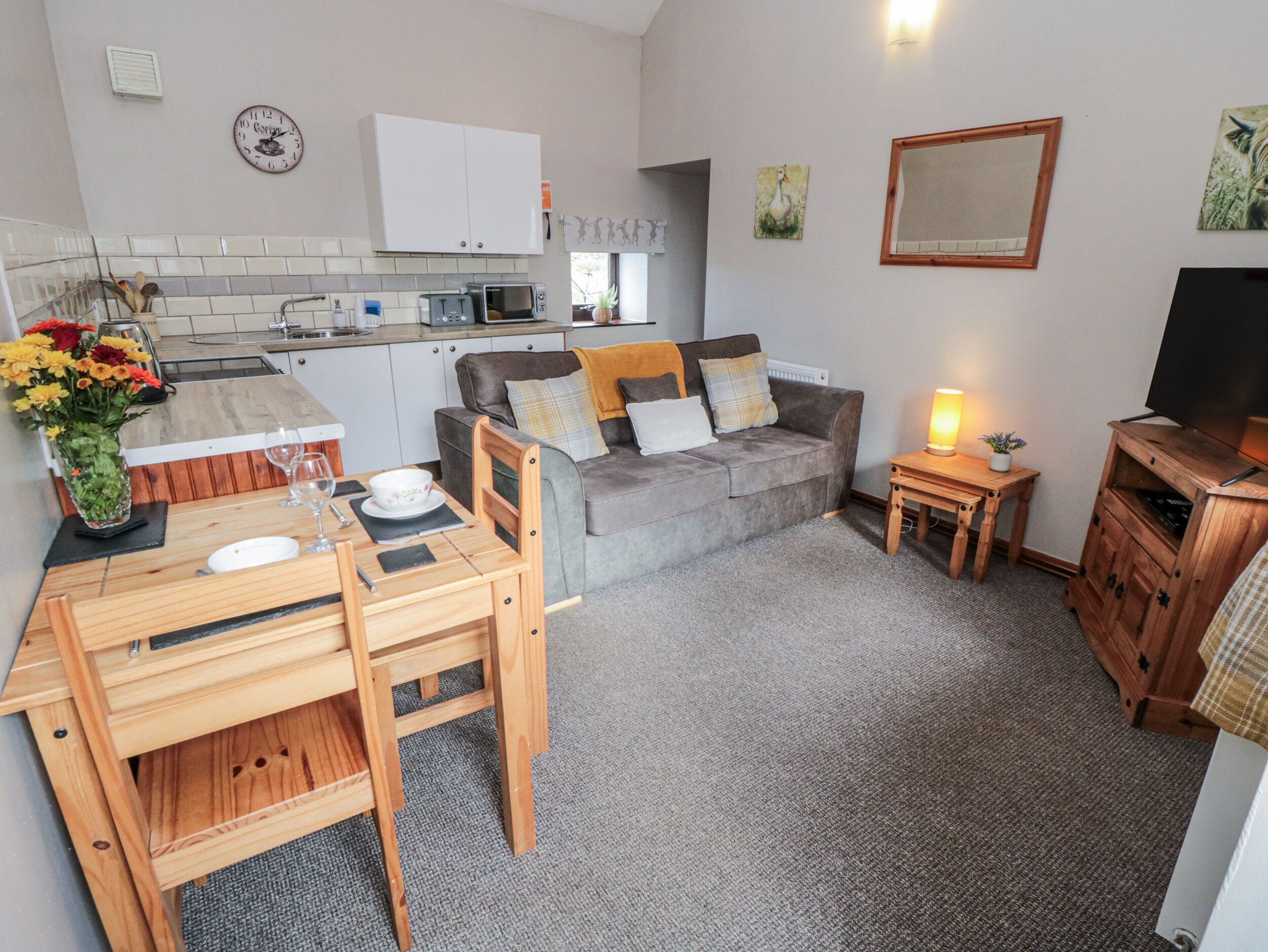 Cottage | Living area | TV