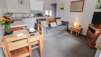 Cottage | Living area | TV