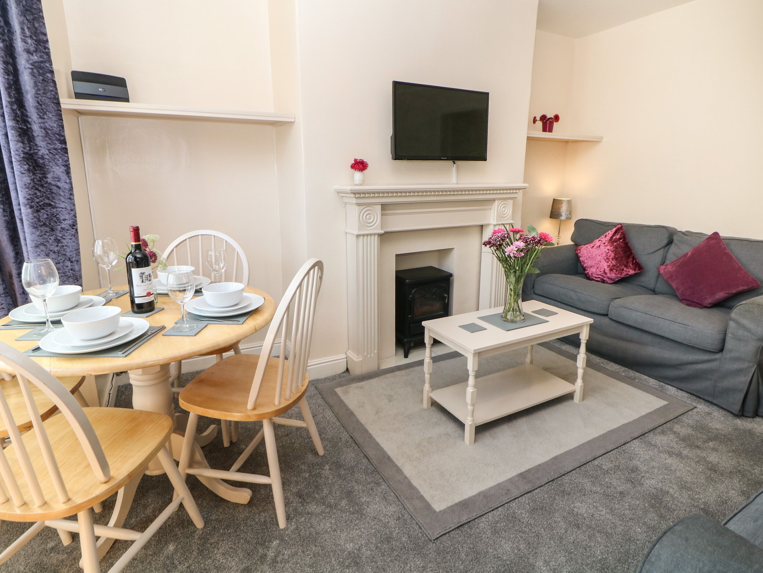 Cottage | Living room | TV