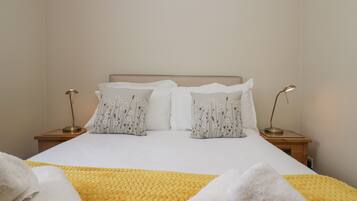 Cottage | 2 bedrooms, individually decorated, individually furnished, free WiFi