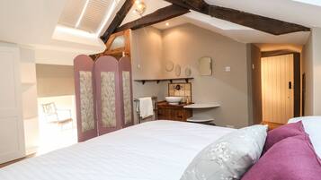 3 bedrooms, individually decorated, individually furnished, free WiFi