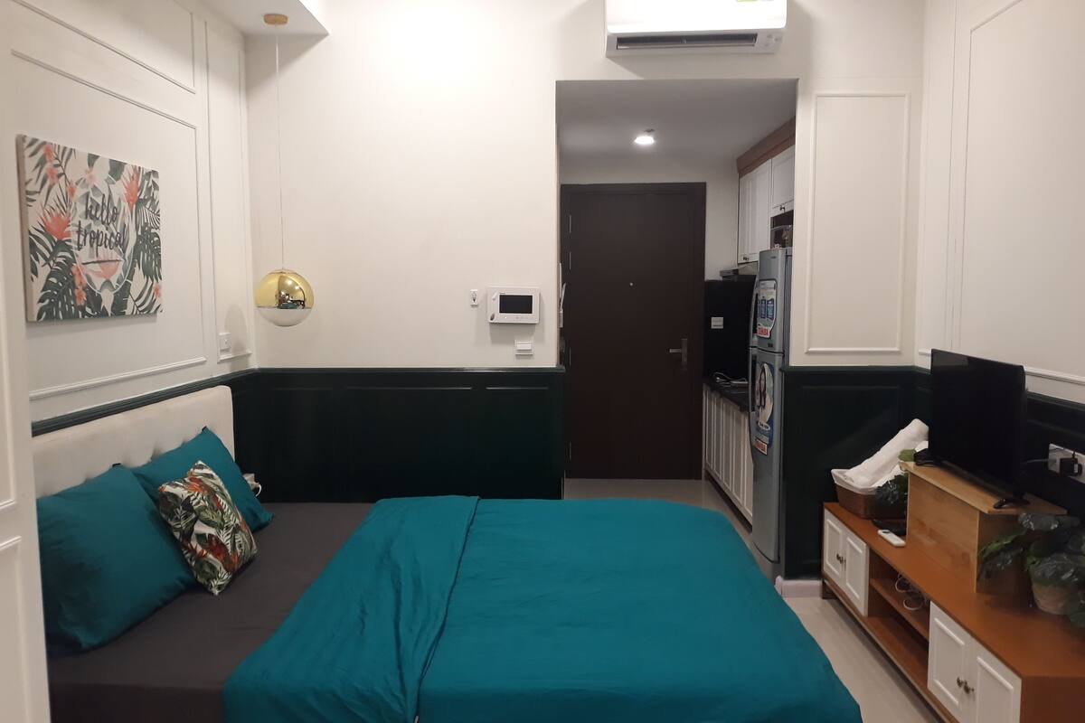 Desk, iron/ironing board, rollaway beds, free WiFi