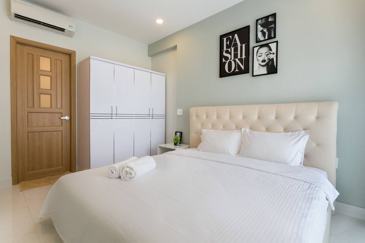 Apartment, 2 Bedrooms | Desk, iron/ironing board, rollaway beds, free WiFi