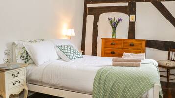 Cottage | 2 bedrooms, individually decorated, individually furnished, free WiFi