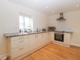 Cottage | Private kitchen | Cookware/dishes/utensils