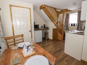 Cottage | Cucina privata | Microonde, piano cottura, pentole/stoviglie/utensili