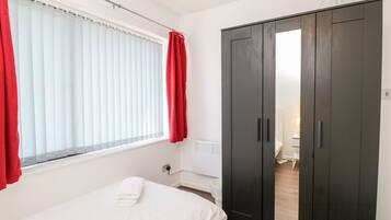 Cottage | 2 bedrooms, individually decorated, individually furnished, free WiFi