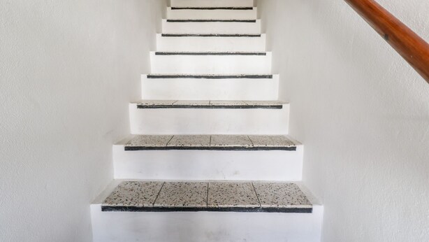 A staircase with white steps and a wooden handrail. - Sea Breeze (Burnham-on-Sea)