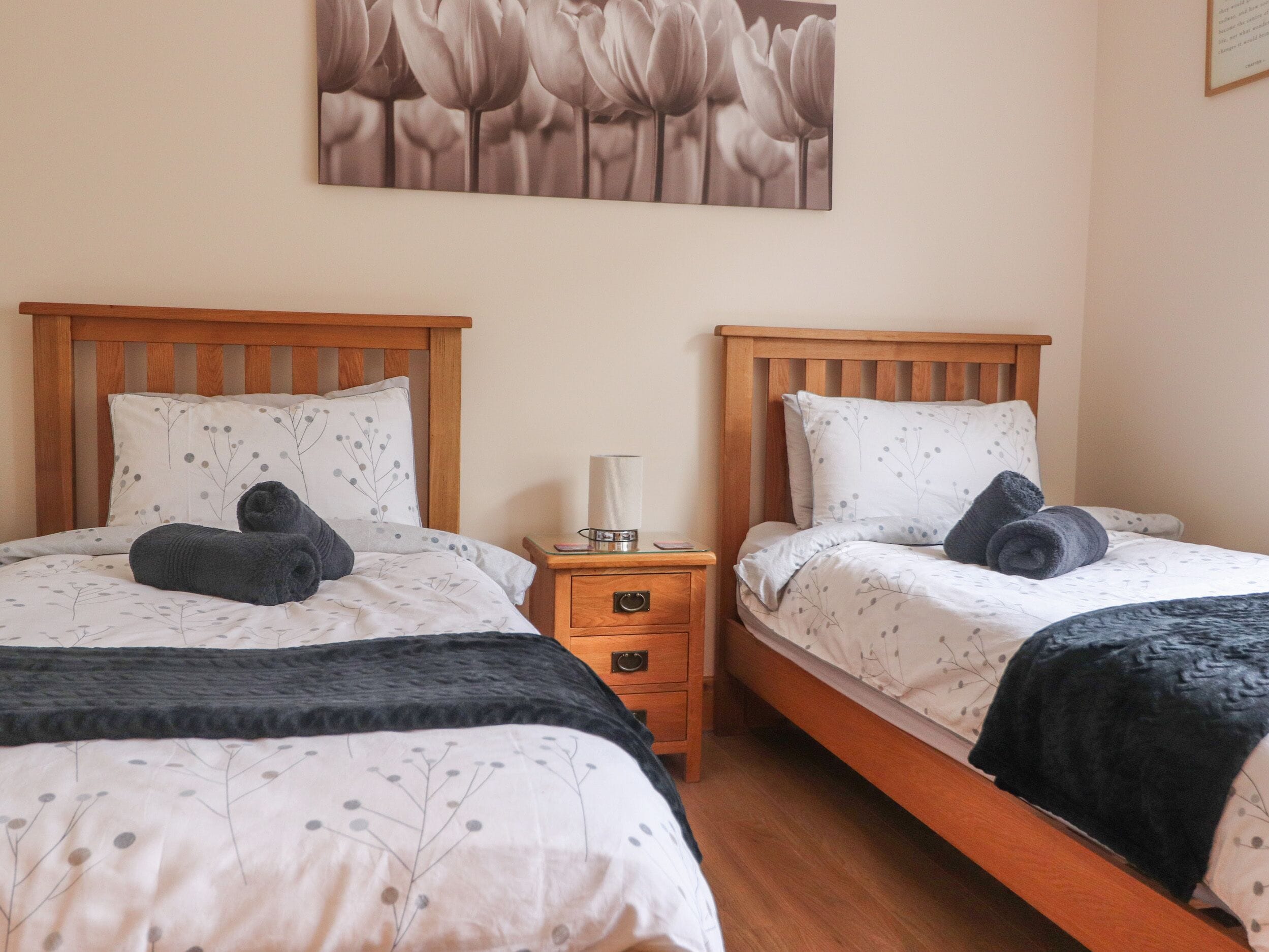Cottage | 2 bedrooms, individually decorated, individually furnished, free WiFi