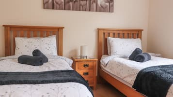 Cottage | 2 bedrooms, individually decorated, individually furnished, free WiFi