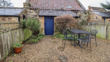 Cottage | Outdoor dining
