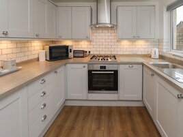 Casa de campo | Cocina privada | Microondas, placa de cocina, lavavajillas y trona infantil