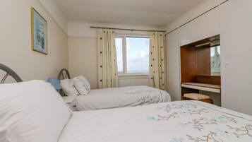 ์ฝํฐ์ง | 3 ๊ฐ์ ์นจ์ค, ๊ฐ๊ฐ ๋ค๋ฅธ ์คํ์ผ์ ์ธํ
๋ฆฌ์ด, ๊ฐ๊ฐ ๋ค๋ฅด๊ฒ ๊ฐ๊ตฌ ๋น์น, ๋ฌด๋ฃ WiFi