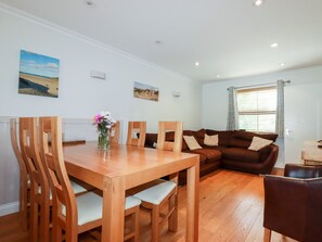 Cottage | Dining - The Dunes (Newquay)