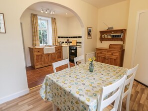 Stuga | Eget kök | Mikrovågsugn, spishäll och grytor/köksredskap