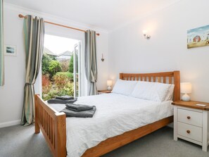 3 bedrooms, individually decorated, individually furnished, free WiFi - Glan Dwr (Pentraeth)