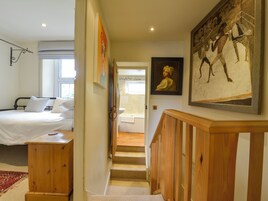 Cottage | 2 bedrooms, individually decorated, individually furnished, free WiFi