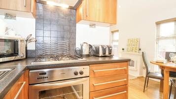 Cottage | Private kitchen | Cookware/dishes/utensils