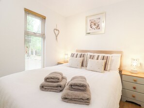 Cottage | 2 bedrooms, individually decorated, individually furnished, free WiFi - 10 Thirlmere (Windermere)