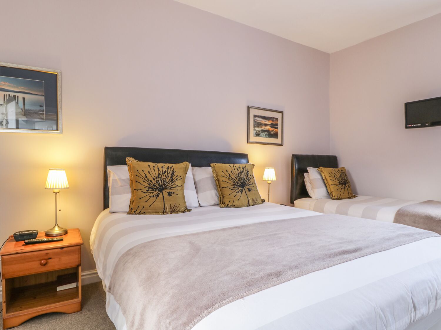 1 habitación, decoración personalizada y muebles diferentes 