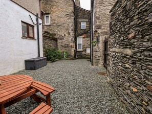 Cottage | Outdoor dining - Granary Nook (Windermere)