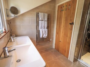 Cottage | Bathroom