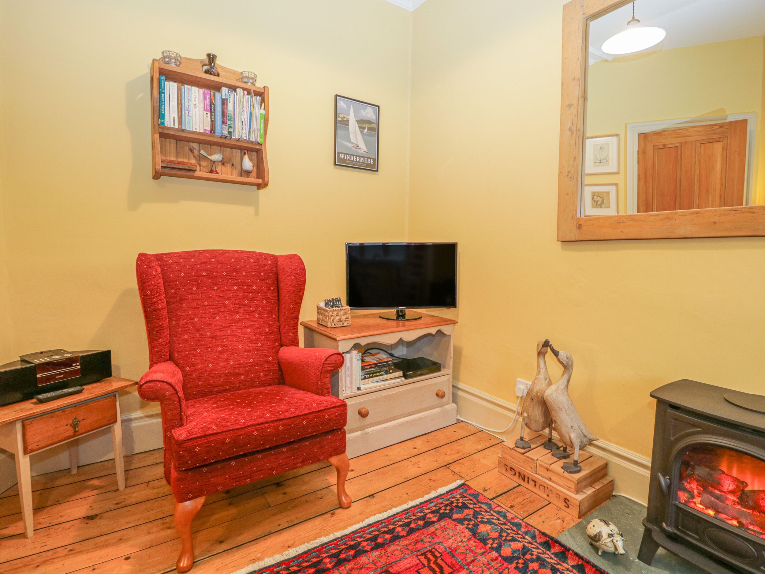 村舍 | 客厅 | 电视、DVD 播放器