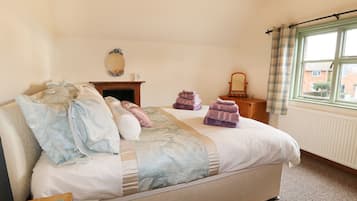 Cottage | 2 bedrooms, individually decorated, individually furnished, free WiFi