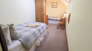 Cottage | 3 bedrooms, individually decorated, individually furnished, free WiFi