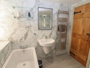 Ferienhaus | Badezimmer | Dusche, Haartrockner