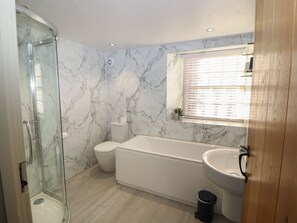 Casa de campo | Baño | Ducha y secador de pelo