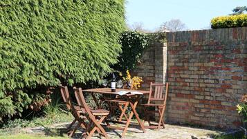 Cottage | Outdoor dining