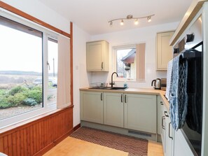 Cottage | Private kitchen | Cookware/dishes/utensils - Alba Ben View (Spean Bridge)