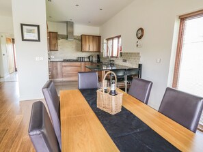 Cottage | Private kitchen | Fridge, dishwasher, cookware/dishes/utensils