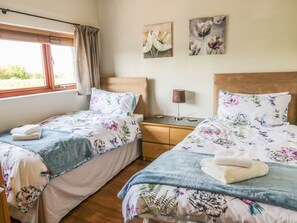 Cottage | 3 bedrooms, individually decorated, individually furnished, free WiFi