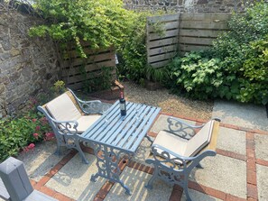 Outdoor dining - Millers Cottage (Bude)