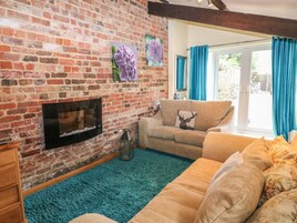 Casa de campo | Sala de estar | TV, lareira