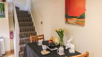 Cottage | Dining