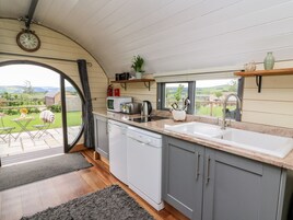 村舍 | 私人厨房 | 冰箱、微波炉、炉灶、洗碗机