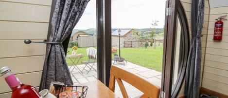 Cottage | Private kitchen | Fridge, microwave, stovetop, dishwasher
