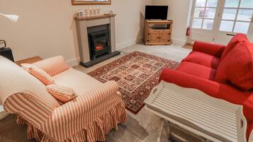 Cottage | Living area | TV