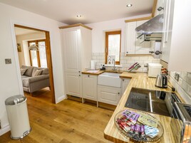 Refrigerador, microondas, placa de cocina, lavavajillas