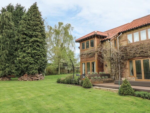 المنشأة من الخارج