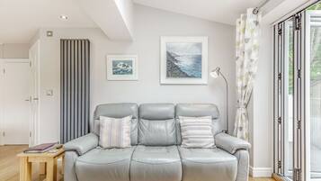 Cottage | Living room | Flat-screen TV